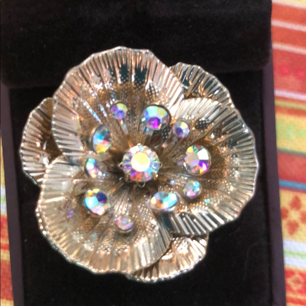 Beautiful Gold Toned Ring with Iridescent Stones - Picture 1 of 7